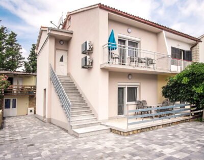 Nice and cute groundfloor apartment Davorka close to the beach Ježevac Krk city